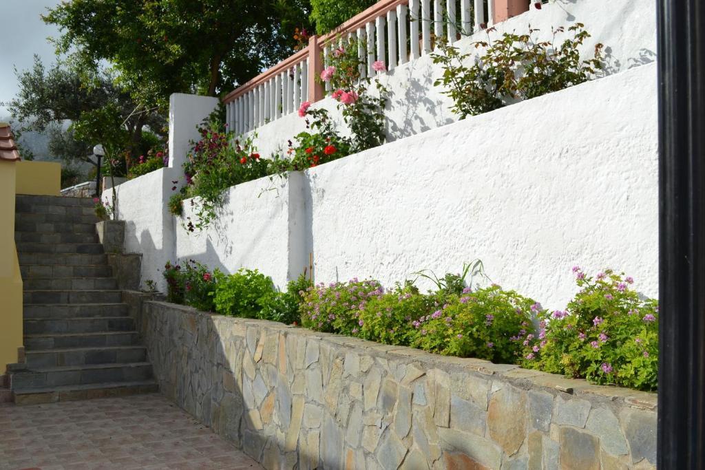Karavos Hotel Apartments Archangelos  Exterior photo